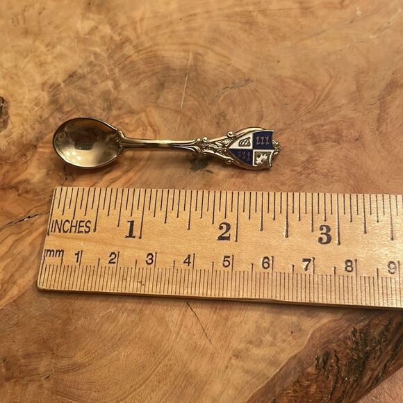 Vintage Miniature Collector Souvenir Spoon Brooch with Coat of Amrs/Crest - Picture 3 of 3